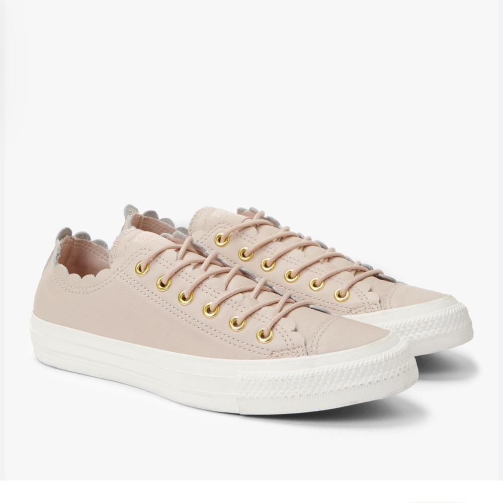 Nwot Chuck Taylor® All Star® Scallop
Low Top Leather Sneaker
Scalloped edging